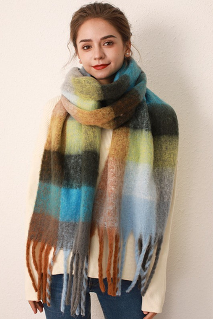 Thermal Fringe Contrast Plaid Scarf