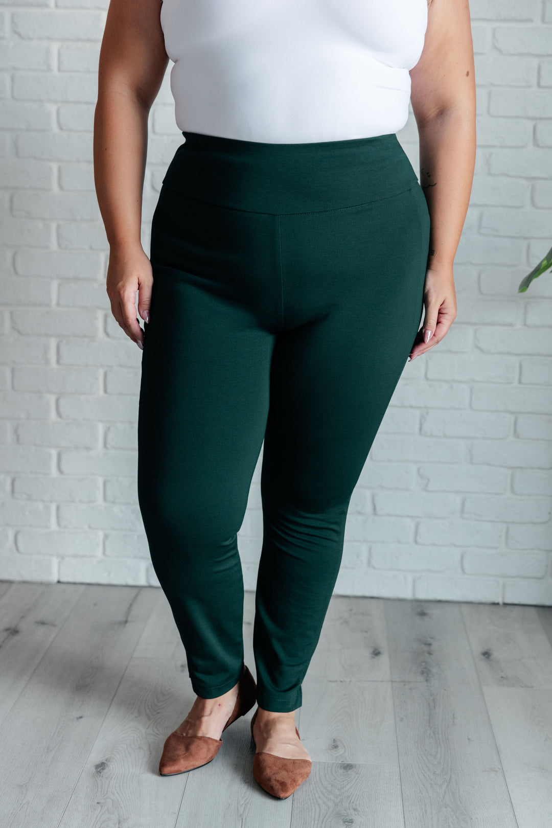 Magic Skinny 28" Pants in Hunter Green