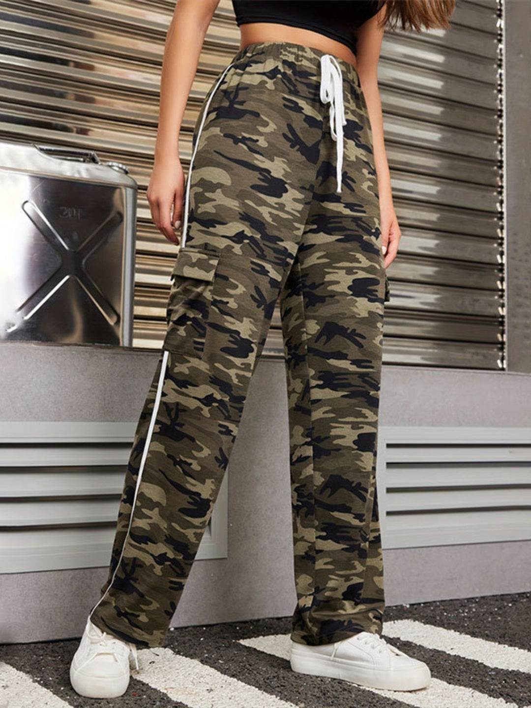 Tied Camouflage Pants with Cargo Pockets