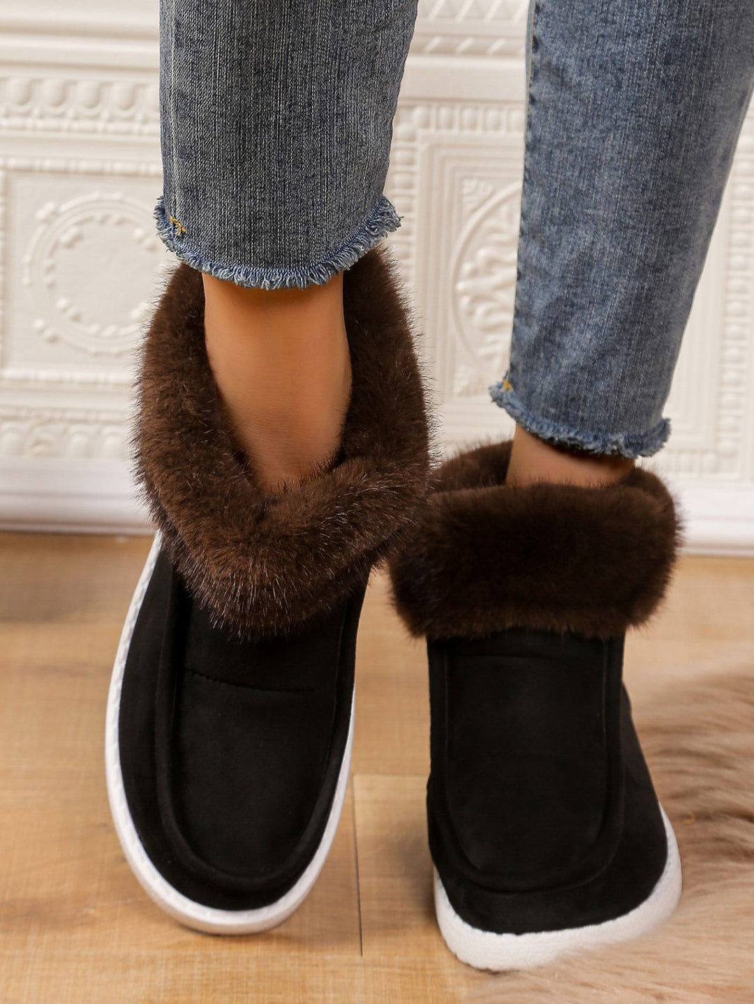 Faux Fur Suede Round Toe Sneakers