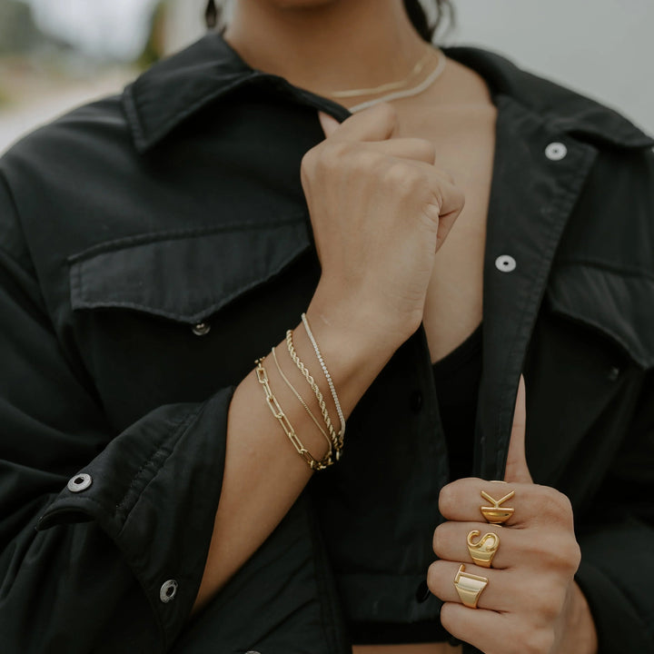 The Essentials Bracelets Layering Set Necklaces The Sis Kiss 